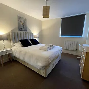 Lovely 2 Bedroom With Amazing Views In E14 London